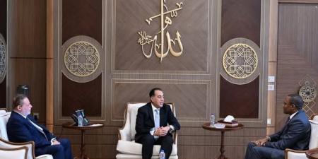 رئيس الوزراء يستقبل نائب المدير العام لصندوق النقد الدولي والوفد المرافق له
