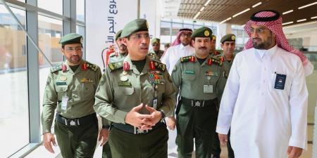 اللواء المربع يقف على سير العمل بجوازات منفذ الوديعة