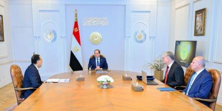 الرئيس السيسي يجتمع مع رئيس الوزراء وزير البترول
