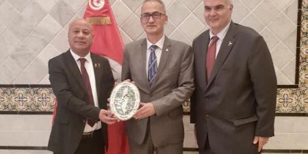 كاتب الدولة للخارجية يستقبل مسؤولا بمنظمة التحرير الفلسطينية ويؤكد دعم حق الفلسطينيين في تقرير مصيرهم