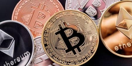 تباين أسعار العملات المشفرة.. والبيتكوين تهبط من أعلى مستوياتها على الإطلاق