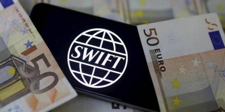 الاتحاد الأوروبي يدرس استبعاد 20 بنكاً مرتبطاً بروسيا من نظام "سويفت"