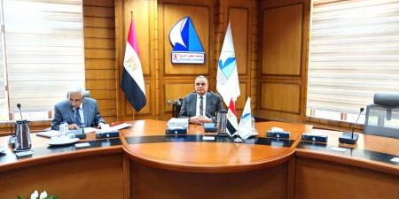 رئيس جامعة كفر الشيخ يترأس لجنة اختيارعميد كليتي الحقوق وطب بيطري