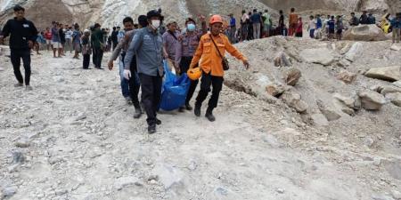 قتلى ومفقودون جراء انهيار في محجر بإندونيسيا