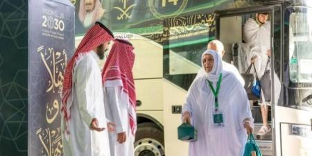ضيوف خادم الحرمين يؤدون صلاة الجمعة بالمسجد الحرام
