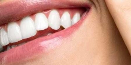طرق طبيعية لتفتيح الأسنان