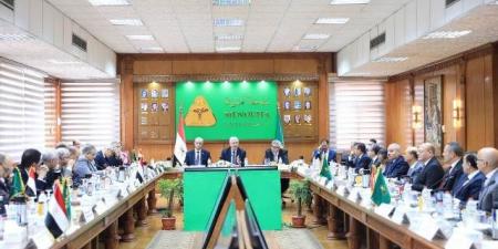 رئيس جامعة المنيا يشارك فى إجتماع المجلس الأعلى للجامعات