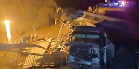 مصرع 7 أشخاص في انهيار جسر فوق قطار ركاب في روسيا