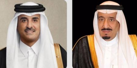 قيادة قطر تهنئ خادم الحرمين بنجاح موسم الحج
