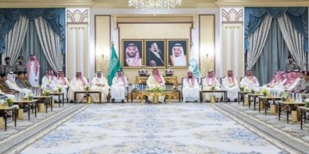 الأمير عبدالعزيز بن سعود يلتقي كبار مسؤولي وزارة الداخلية وقادة القطاعات الأمنية وقوات أمن الحج