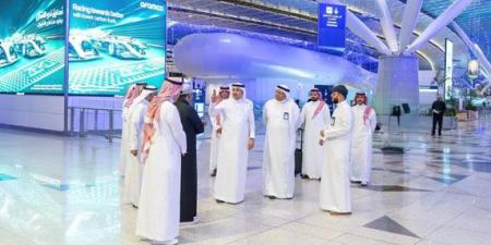 اطلع على آليات استقبالهم وتسهيل إجراءات سفرهم.. وزير النقل يقف على جاهزية مطار الملك عبدالعزيز لمغادرة الحجاج