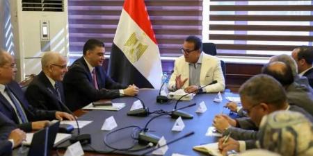 وزير الصحة يستقبل رئيس هيئة الشراء الموحد وقيادات شركة جريفلز إيجيبت لبحث تعزيز التعاون وتوطين صناعة مشتقات البلازما