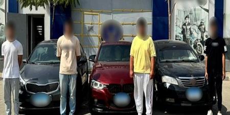 الداخلية تكشف تفاصيل مطاردة 3 سيارات لفتاتين على طريق الواحات