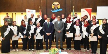 الأنصاري يسلم شهادات اجتياز برنامج "المرأة تقود فى المحافظات"