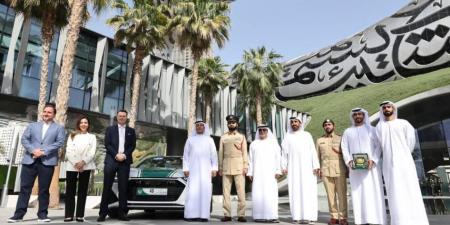 شرطة دبي تعزز أسطول مركباتها بسيارة أودي RS7 بيرفورمانس الجديدة