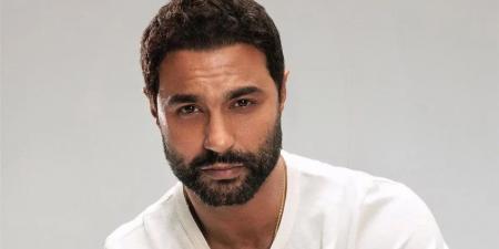 كريم فهمي يكشف حقيقة خلافه مع كريم العدل بشأن مسلسل «220 يوم»