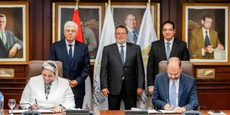 توقيع اتفاقيتي شراكة بين المعهد المصرفي وجامعتي القاهرة وسوهاج