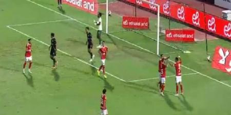 الأهلي ينهي الشوط الاول متقدما على فاركو بهدفي شريف وزيزو
