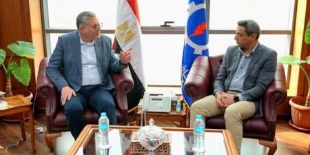 وزير البترول يلتقي محافظ السويس لدعم شركات التكرير والعاملين بها