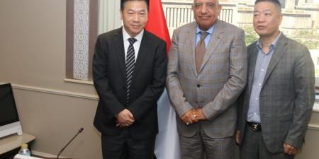 الدكتور محمود عصمت يبحث مع شركة انكورا الصينية توطين صناعة المهمات الكهربائية لنهايات الكابلات