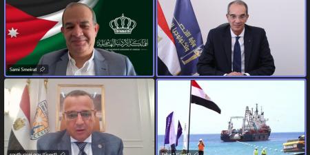 مصر تنتهي من إنزال الكابل البحري “كورال بريدج” للربط مع الأردن