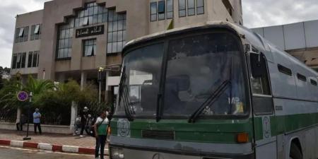 الجزائر تسحب الحافلات المتهالكة بعد "كارثة الوادي"