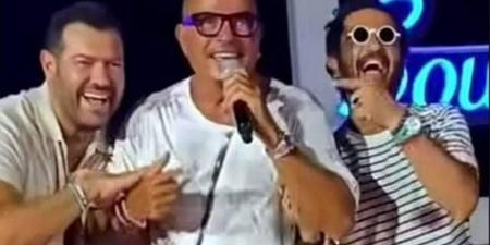 مفاجأة غير متوقعة.. ظهور أحمد حلمي وعمرو يوسف يشعل حفل الهضبة في الساحل