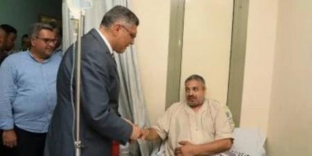 محافظ الجيزة يطمئن على الحالة الصحية لشهاب عبد العزيز بطل واقعة فتاة المنيب