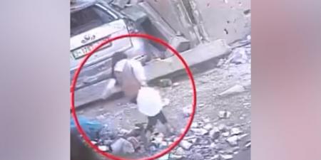 بالفيديو | جيش الاحتلال يقتل طفلة أثناء تعبئتها الماء في جباليا