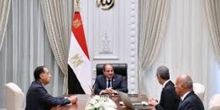الرئيس السيسي يجتمع مع مدبولى ووزراء الداخلية والاتصالات ورئيسى المخابرات والرقابة