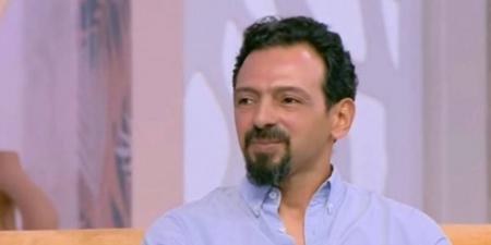 وصول جثمان تيمور تيمور لمسجد المشير.. وكريم الشناوي أول الحضور