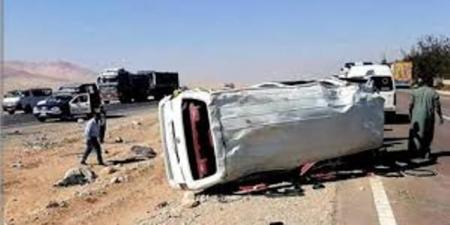 إصابة 14في انقلاب ميكروباص بالطريق الصحراوى الغربى فى أسوان