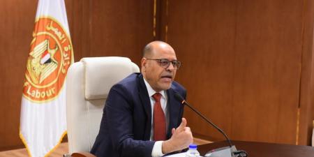 وزير العمل يُعلن عن فرص بالسعودية في تخصصات هندسية وفنية