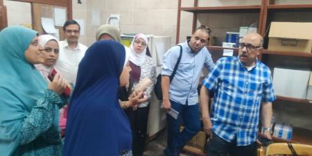 وكيل صحة أسيوط يترأس لجنة ويفاجئ مخازن الأدوية وإدارة الصيدلة