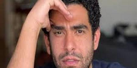 محمد كيلاني ينتقد بعض الصحفيين خلال تغطية عزاء الراحل تيمور