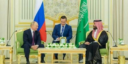 اتصال هاتفي بين ولي العهد والرئيس الروسي لبحث التعاون وسبل إحلال السلام