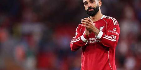 طرح قمصان تحمل رسالة محمد صلاح عن «بيليه فلسطين» في إنجلترا