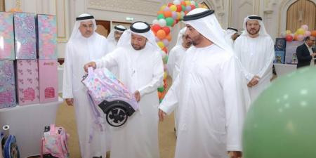 «الشارقة الخيرية» تعود إلى المدارس بـ 6500 حقيبة