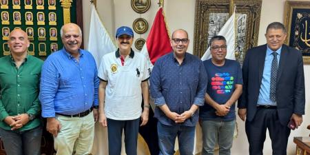ياسر إدريس يستقبل وفد الاتحادين الكويتي والعربي للسباحة