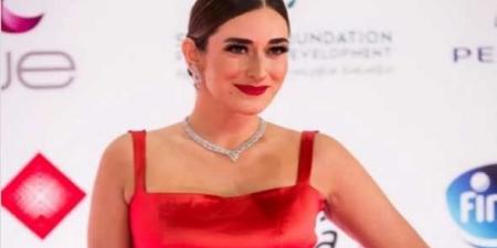 أمينة خليل في تعليقها الأول على زفافها الى أحمد زعتر