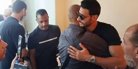 رسالة غاضبة من مدافع الأهلي بعد جنازة والد محمد الشناوي