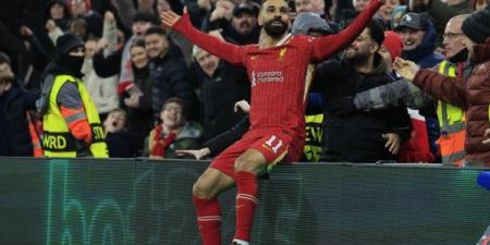 بالصور.. تتويج تاريخي لمحمد صلاح في إنجلترا