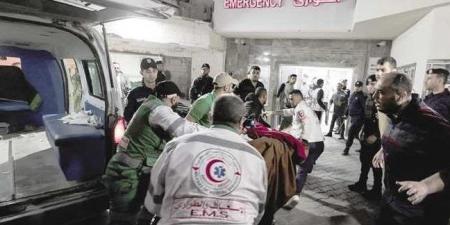 استشهاد 10 فلسطينيين بينهم ثلاثة من منتظري المساعدات في قصف صهيوني على غزة..#خبر_عاجل