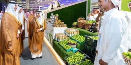 محافظ الأحساء يفتتح معرض اللومي الحساوي 2025