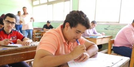 امتحانات الثانوية العامة مستمرة وطلاب يؤدون امتحان الكيمياء والجغرفيا الدور الثاني