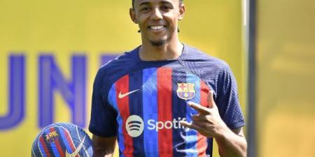 المدافع الفرنسي كوندي يًجدد عقده مع برشلونة حتى 2030