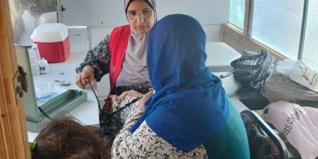فحص المواطنين بمركز شباب كبريت بالسويس ضمن مبادرة ١٠٠ يوم صحة