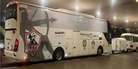 وصول حافلة الزمالك إلى استاد قناة السويس استعدادًا لمواجهة مودرن