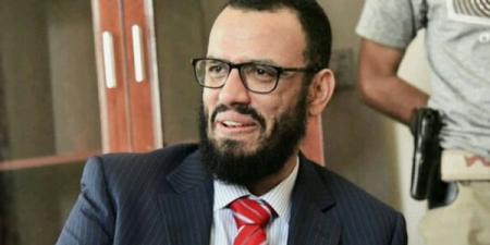 بعد تظاهرات شعبية.. بن بريك يطالب الحجوري بنقل مركز تابع له من يافع إلى المخا