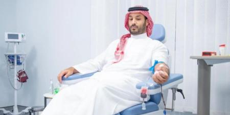 ولي العهد يتبرع بالدم في بادرة كريمة.. ويُطلق الحملة الوطنية السنوية